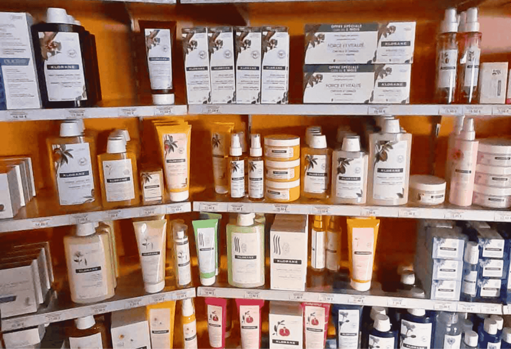 Sélection de soins corps et cheveux naturels en rayon à la Pharmacie Merceron Capbreton